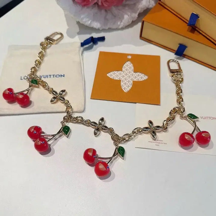 [SOLD OUT] 루이비통 체리 펜던트 키링키홀더 차 키링 가방 액세서리