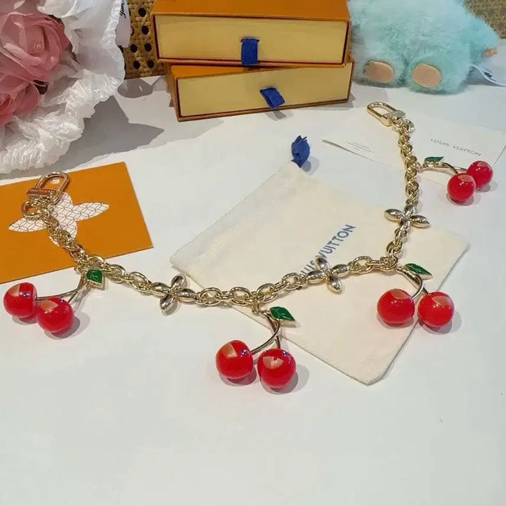 [SOLD OUT] 루이비통 체리 펜던트 키링키홀더 차 키링 가방 액세서리