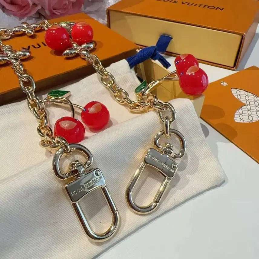 [SOLD OUT] 루이비통 체리 펜던트 키링키홀더 차 키링 가방 액세서리