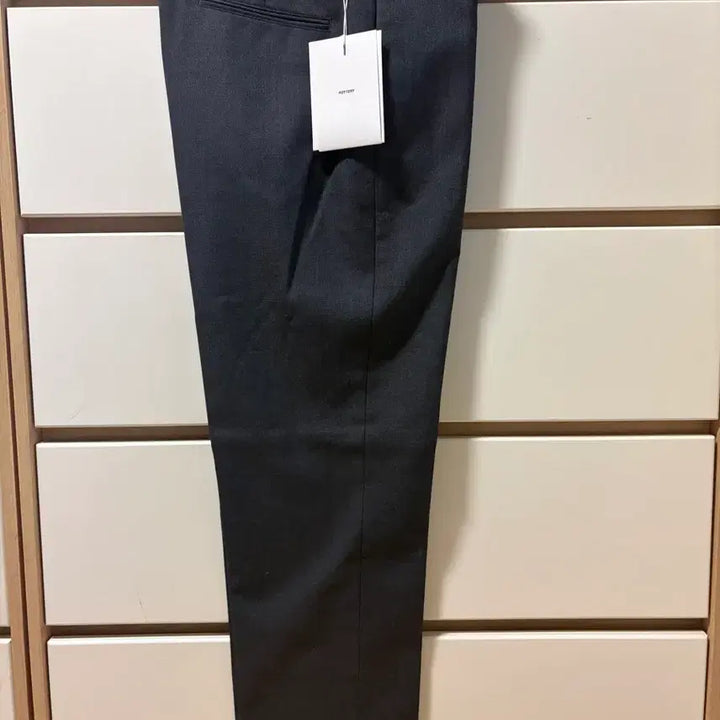[SOLD OUT] (택 달린 24ss 상품) 포터리 울 스포츠 셋업 (다크 그레이)