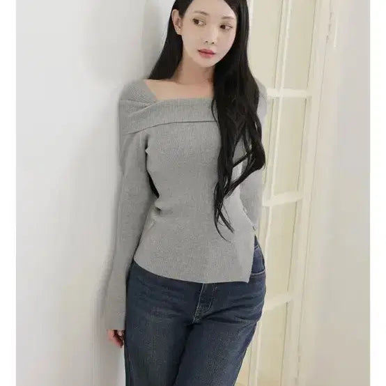 [BUNJANG] MIXXO Off-Shoulder Knit Button-Up Asymmetrical Shoulder / 미쏘 오프숄더 니트 버튼업 언발숄더