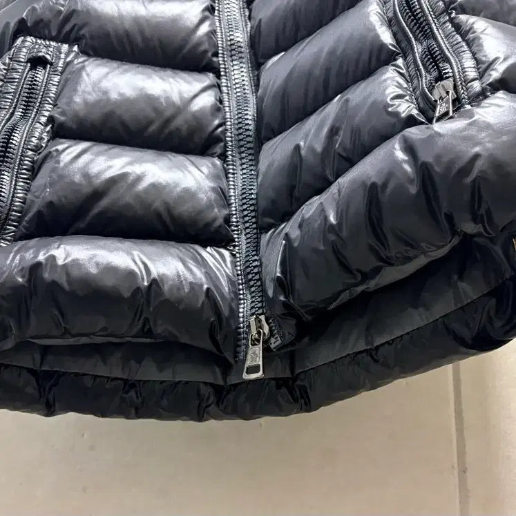 [SOLD OUT] 급처) 정품 몽클레어 블랙 패딩조끼 후드 2사이즈