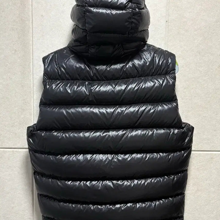 [SOLD OUT] 급처) 정품 몽클레어 블랙 패딩조끼 후드 2사이즈