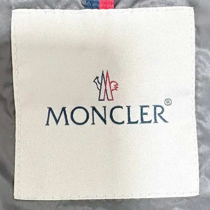 [SOLD OUT] 급처) 정품 몽클레어 블랙 패딩조끼 후드 2사이즈