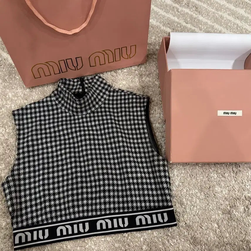 [BUNJANG] Miu Miu Cropped Top / 정품 미우미우 크롭티