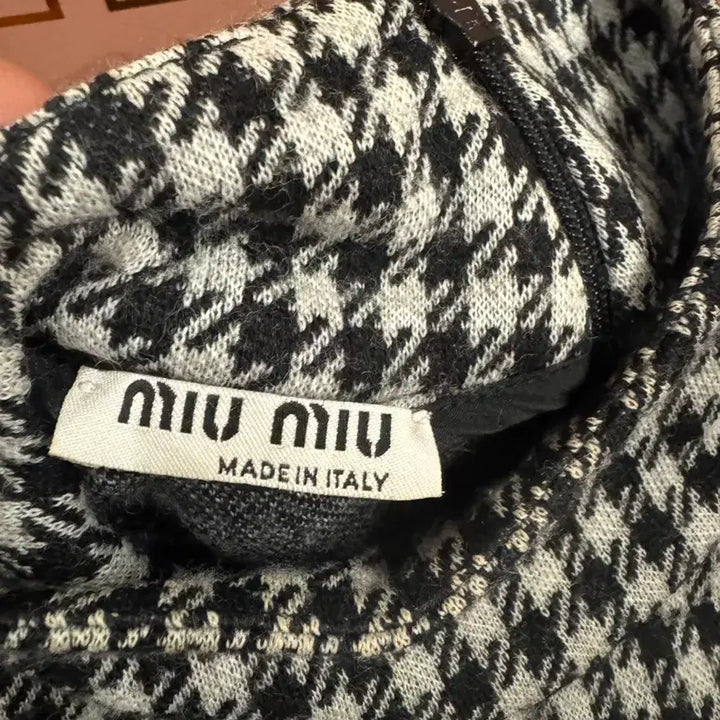 [BUNJANG] Miu Miu Cropped Top / 정품 미우미우 크롭티