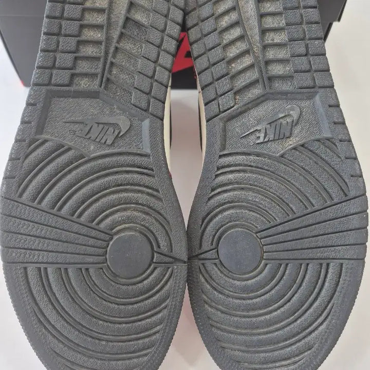 [BUNJANG] Nike Air Jordan 1 High Sneakers / [275]라투시 벗투시 조던1 하이