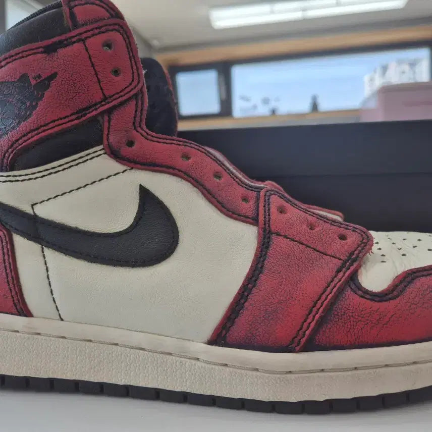 [BUNJANG] Nike Air Jordan 1 High Sneakers / [275]라투시 벗투시 조던1 하이