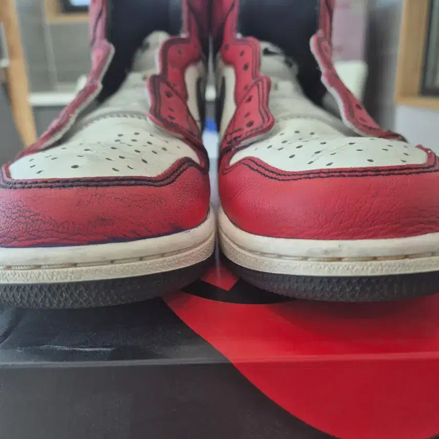 [BUNJANG] Nike Air Jordan 1 High Sneakers / [275]라투시 벗투시 조던1 하이
