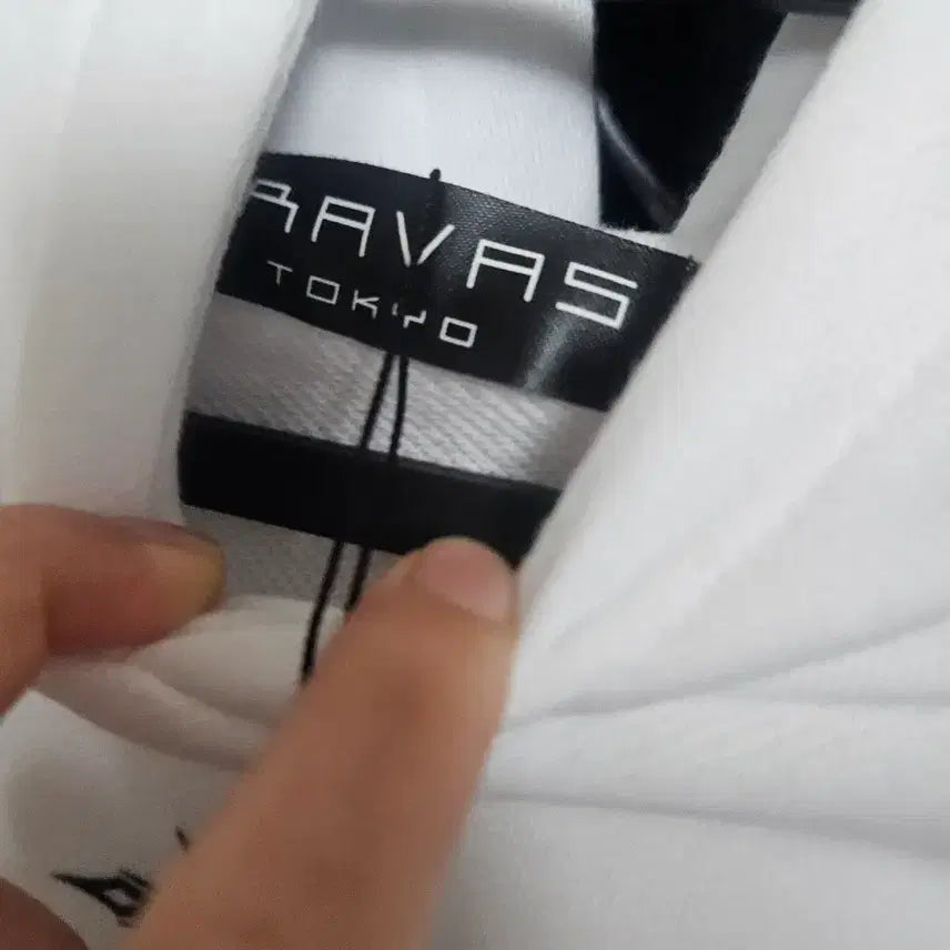 [BUNJANG] TRAVAS TOKYO Hoodie / 트라바스 도쿄 후드티