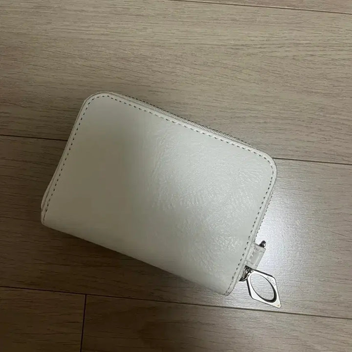 [SOLD OUT] 급처) 미스치프 롬버스 집 어라운드 월렛 화이트
