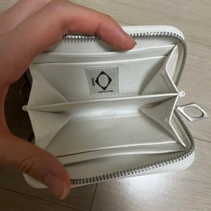 [SOLD OUT] 급처) 미스치프 롬버스 집 어라운드 월렛 화이트