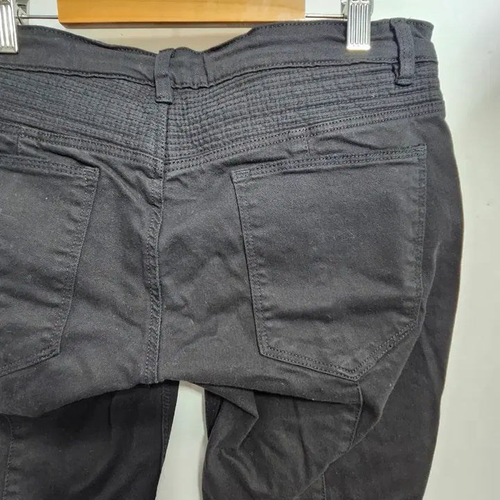 [SOLD OUT] H&amp;M 블랙 스키니핏 바이커 데님 팬츠 [미사용]
