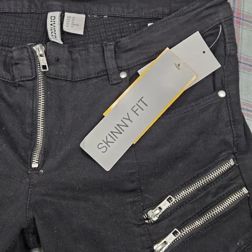 [SOLD OUT] H&amp;M 블랙 스키니핏 바이커 데님 팬츠 [미사용]