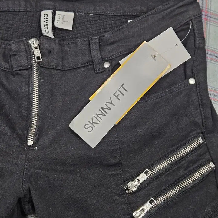 [SOLD OUT] H&amp;M 블랙 스키니핏 바이커 데님 팬츠 [미사용]