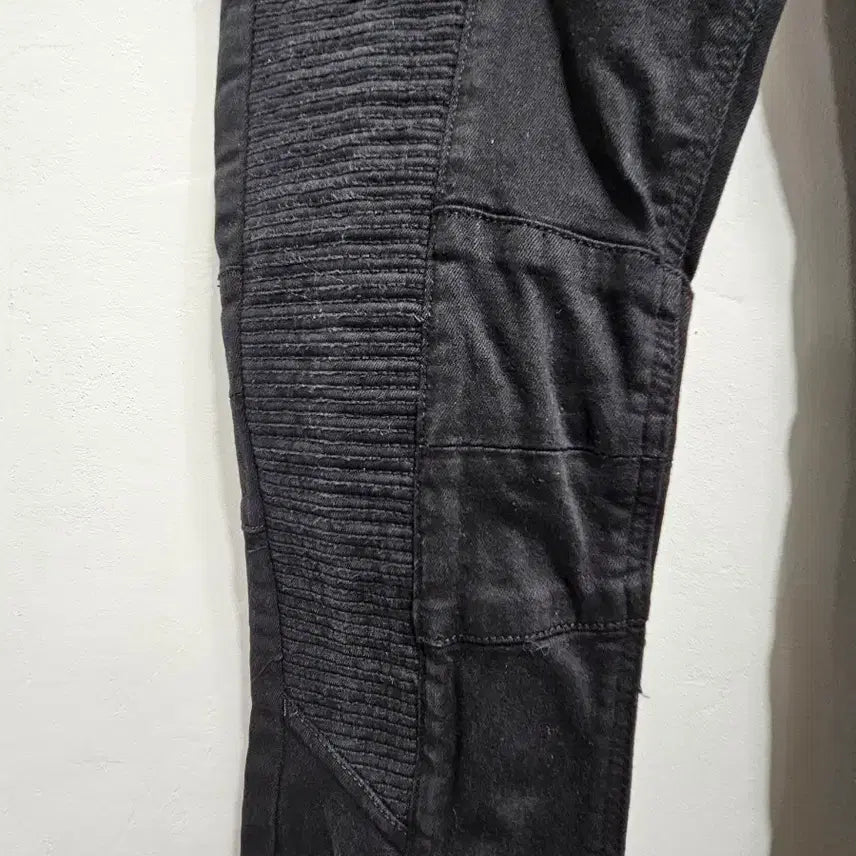 [SOLD OUT] H&amp;M 블랙 스키니핏 바이커 데님 팬츠 [미사용]