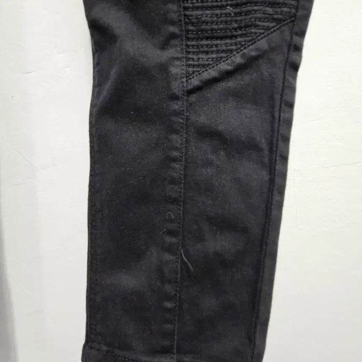 [SOLD OUT] H&amp;M 블랙 스키니핏 바이커 데님 팬츠 [미사용]