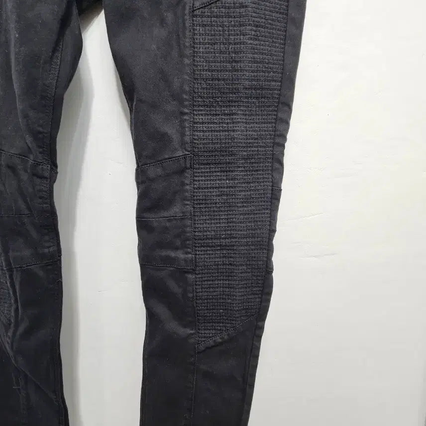 [SOLD OUT] H&amp;M 블랙 스키니핏 바이커 데님 팬츠 [미사용]