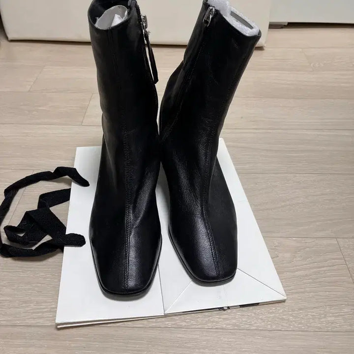 [BUNJANG] Zara Black Leather Ankle Boots / Zara 블랙 레더 앵클부츠