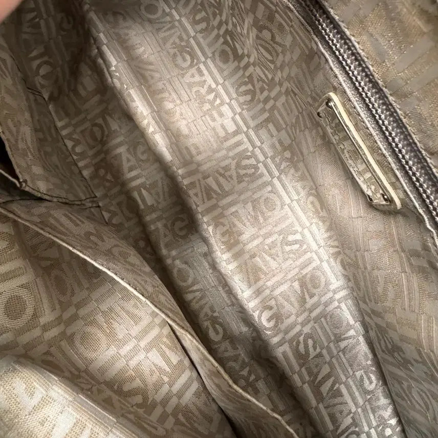 [BUNJANG] Ferragamo Gancini Shoulder Bag / 페라가모 간치니 숄더백