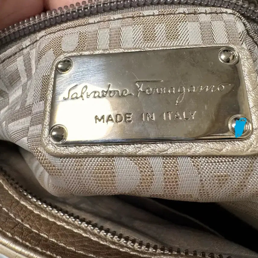 [BUNJANG] Ferragamo Gancini Shoulder Bag / 페라가모 간치니 숄더백