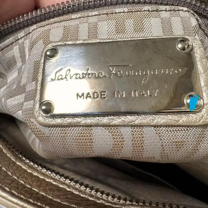 [BUNJANG] Ferragamo Gancini Shoulder Bag / 페라가모 간치니 숄더백