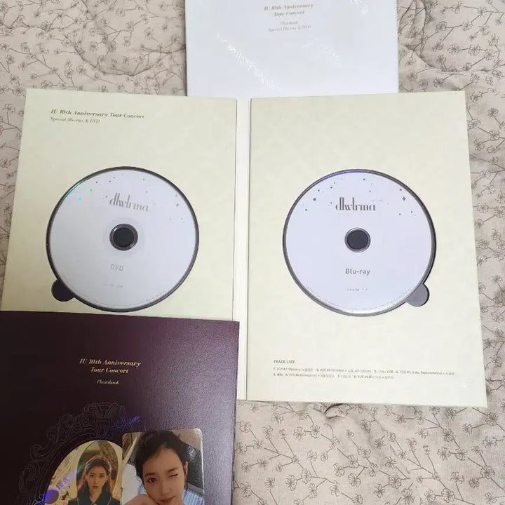 [BUNJANG] IU 10th Anniversary DVD/Blu-ray Set / 아이유 10주년  DVD 블루레이