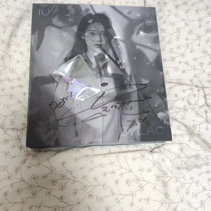 [SOLD OUT] 아이유  바일락 앨범 친필 싸인