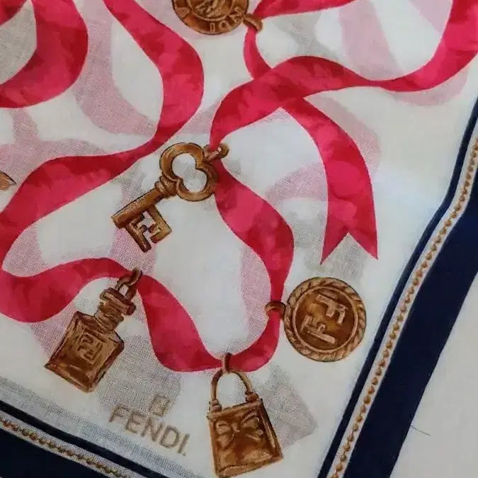 [BUNJANG] Fendi Petit Scarf Handkerchief / 펜디 쁘띠 스카프겸 손수건