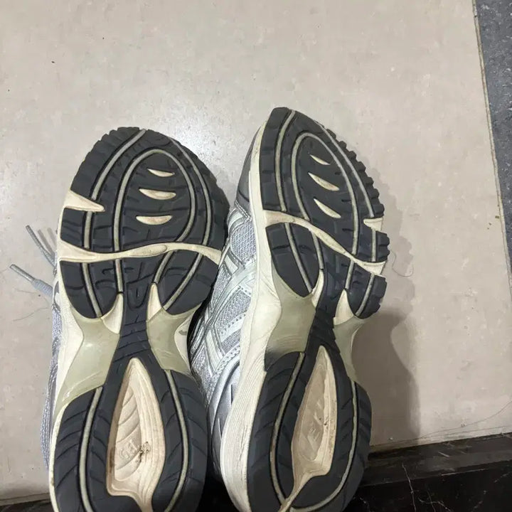 [BUNJANG] Asics Gel 1090 Piedmont Grey Sneakers / 아식스 젤 1090 피드몬트 그레이 235