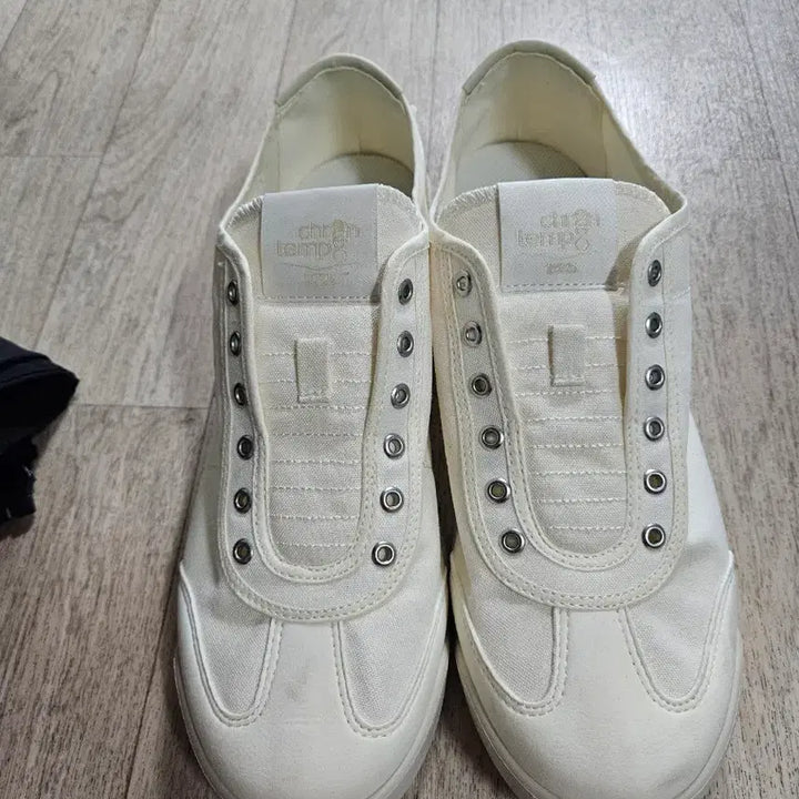 [SOLD OUT] 데상트 신발   아이보리