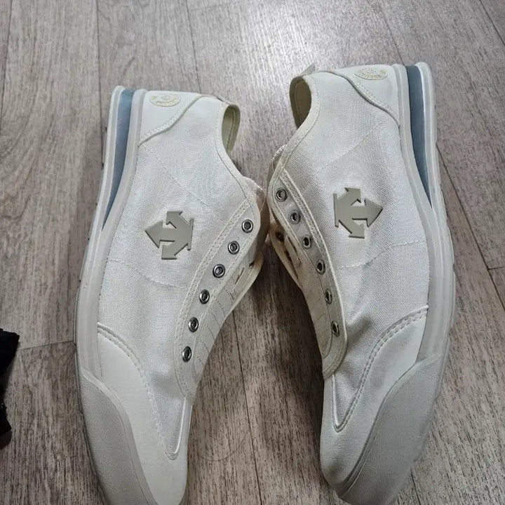 [SOLD OUT] 데상트 신발   아이보리