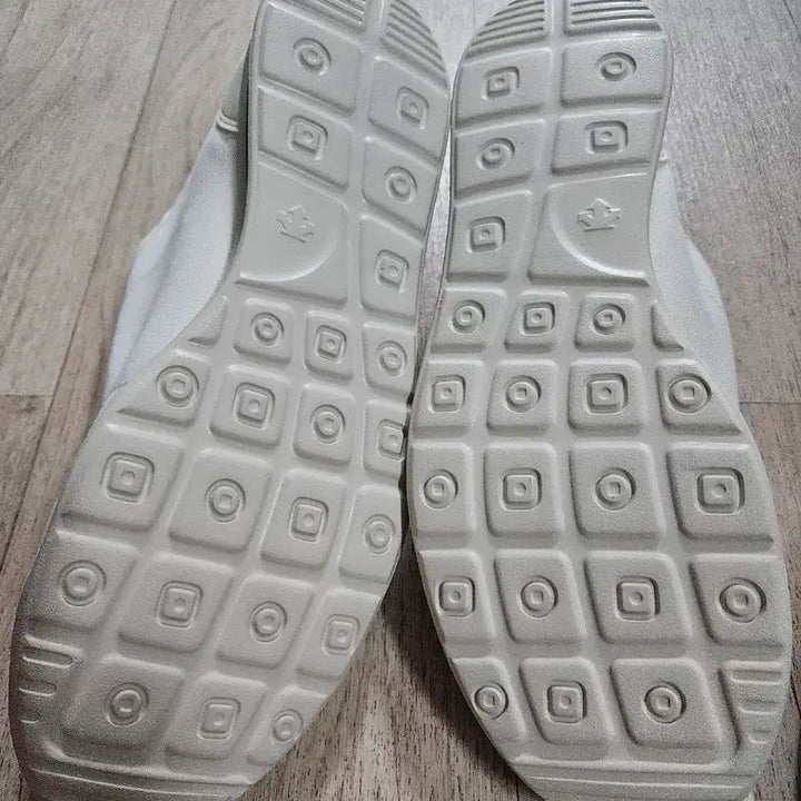 [SOLD OUT] 데상트 신발   아이보리
