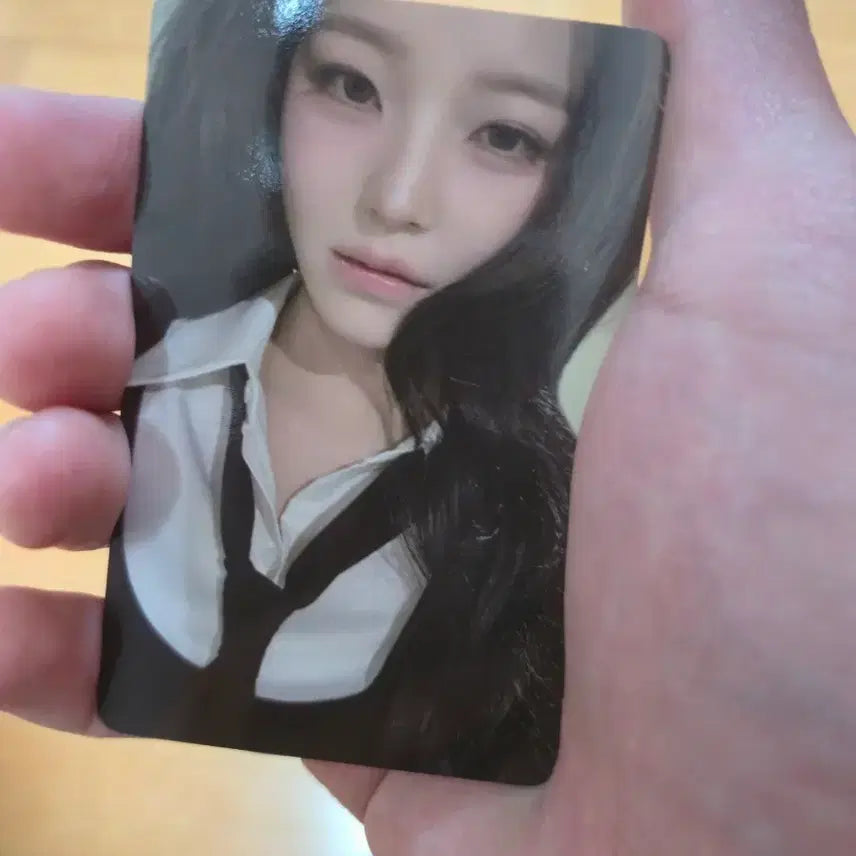[SOLD OUT] 프로미스나인 짧은치마 지헌 포카