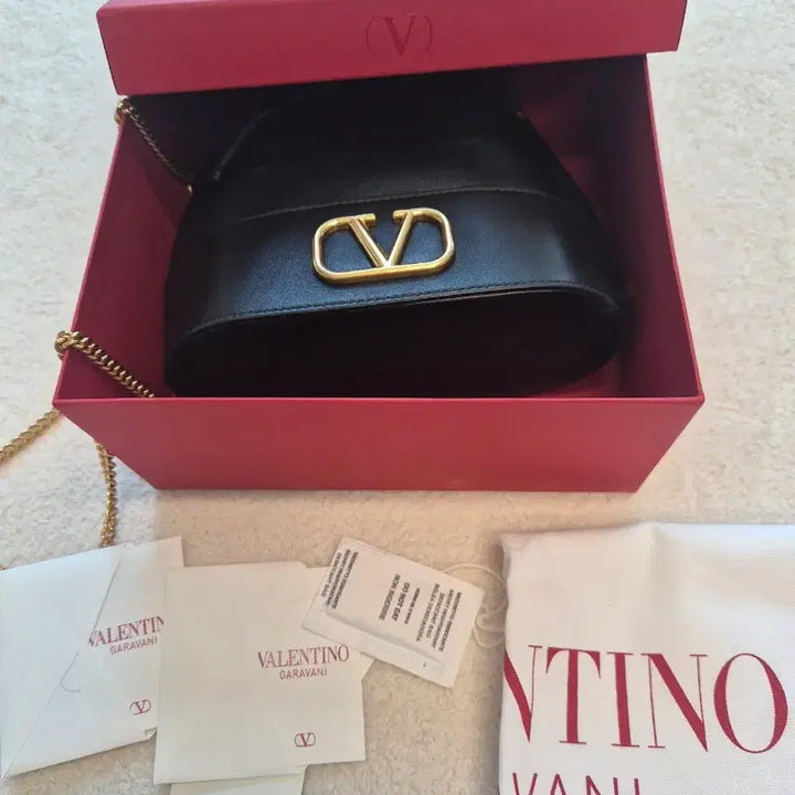 [BUNJANG] Valentino Vring Chain Bucket Bag Black / 발렌티노 브이링 체인 버킷백 블랙