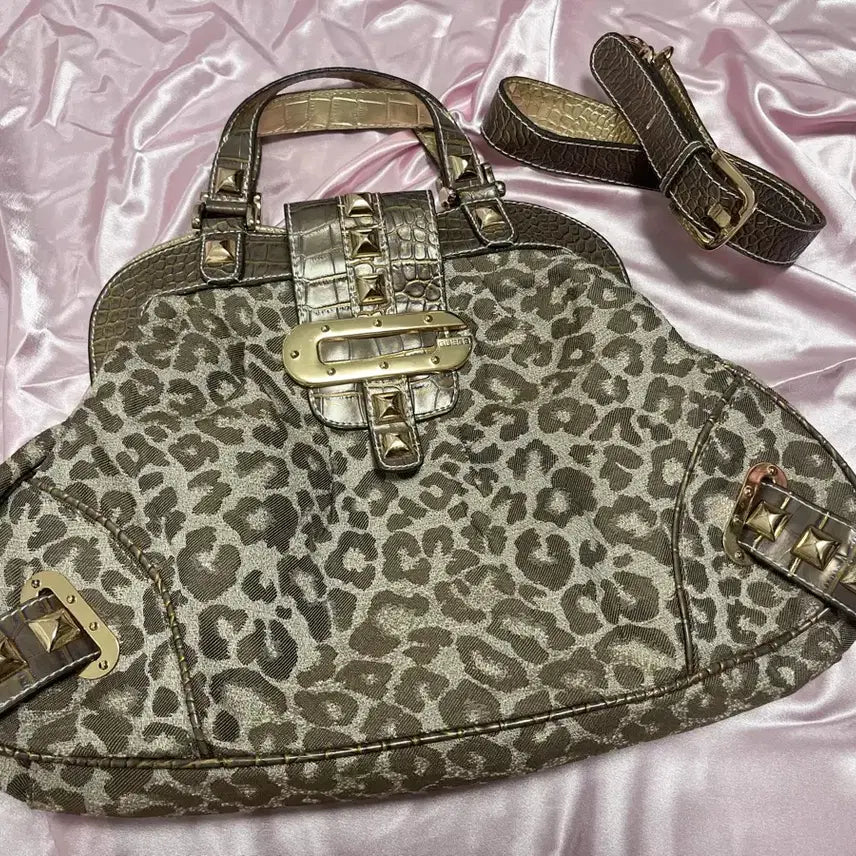 [BUNJANG] Guess Leopard Studded Tote Bag Gold / Guess 게스 갸루 골드 레오파드 스터드 토트백