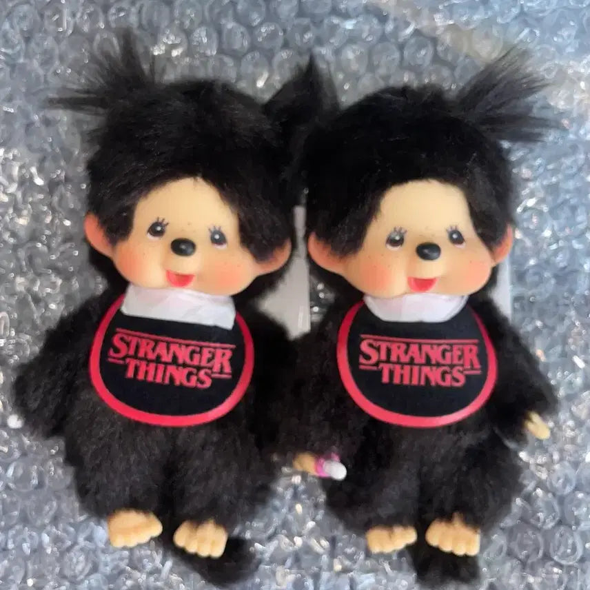 [BUNJANG] Monchhichi x Stranger Things Collaboration Bib Keychain / 몬치치 기묘한이야기 Bib 키링
