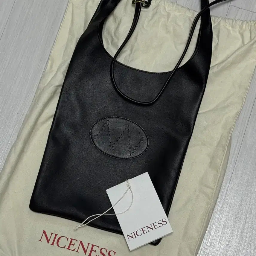[BUNJANG] NICELESS Lowe Black Shoulder Bag / 나이스네스 lowe 블랙 숄더백