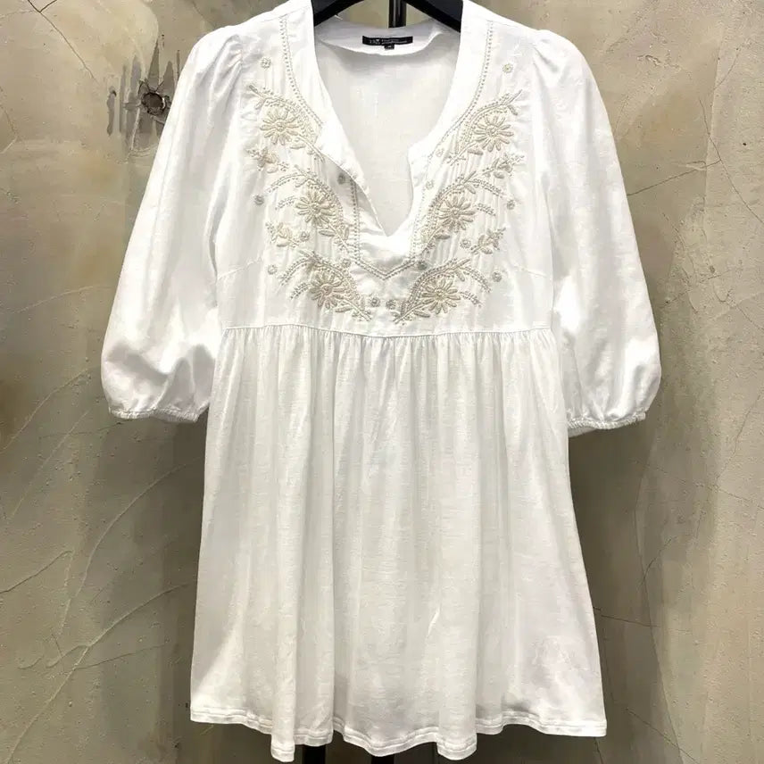 [BUNJANG] Vingt-trois arrondissements Floral Embroidery Blouse / 23 Vingt-trois arrondissements 꽃자수 블라우스