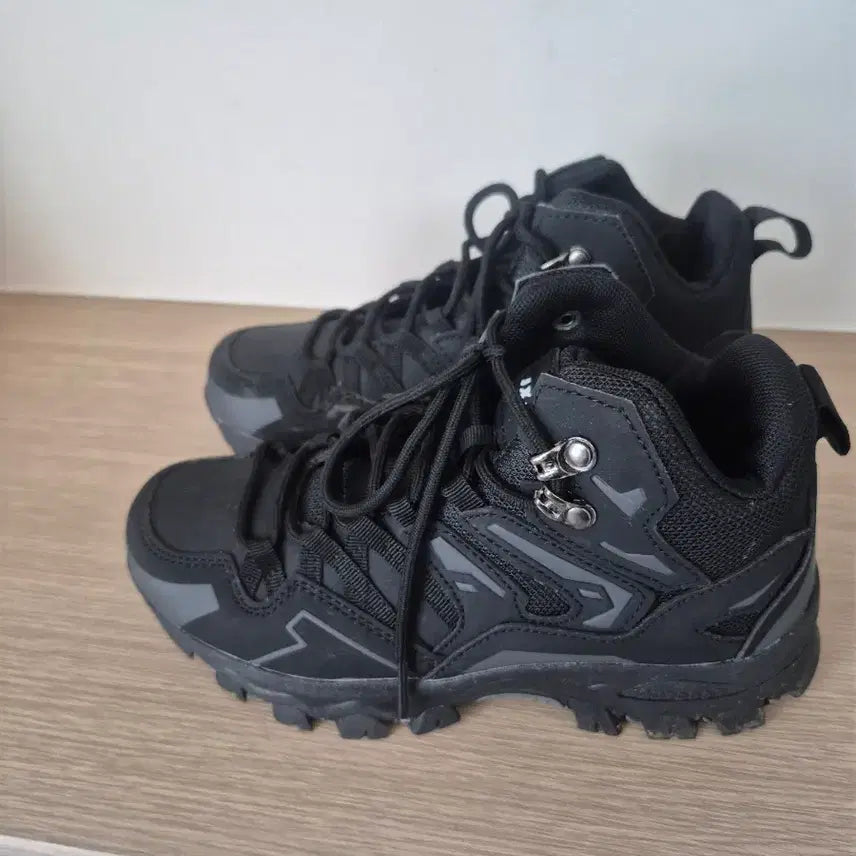 [BUNJANG] Black Hiking Boots 220mm - Children&