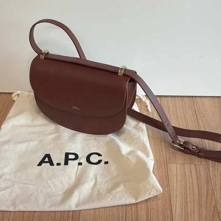 [BUNJANG] A.P.C. Geneva Crossbody Bag / A.P.C 아페쎄 제네바 크로스백