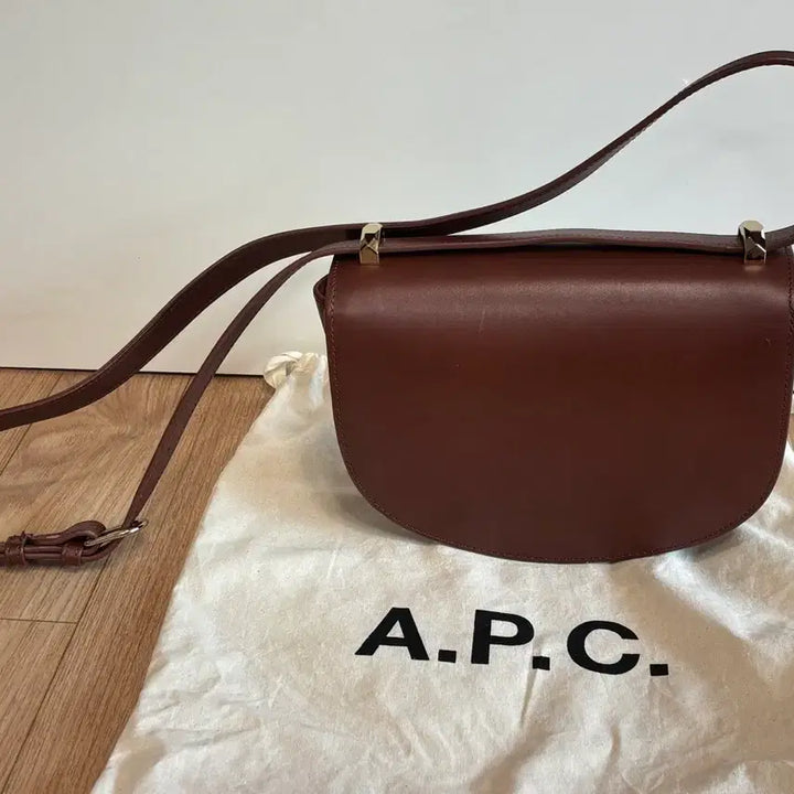 [BUNJANG] A.P.C. Geneva Crossbody Bag / A.P.C 아페쎄 제네바 크로스백