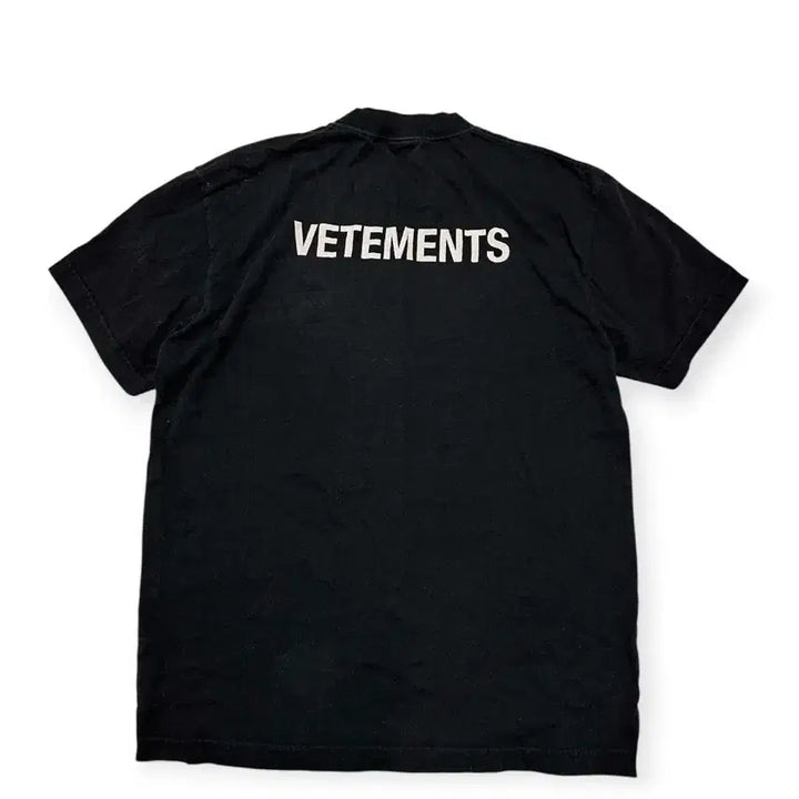 [BUNJANG] VETEMENTS Staff Black T-Shirt / 베트멍 스테프 블랙 반팔 티셔츠
