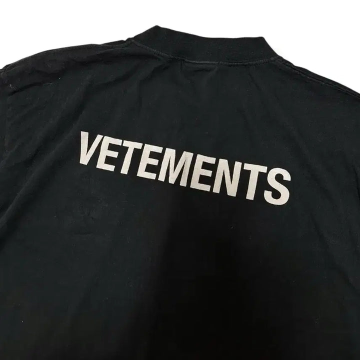[BUNJANG] VETEMENTS Staff Black T-Shirt / 베트멍 스테프 블랙 반팔 티셔츠
