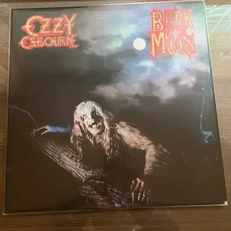 [BUNJANG] Ozzy Osbourne Bark at the Moon LP (European Reissue) / ozzy osbourne 오지 오스본 Bark at the Moon LP