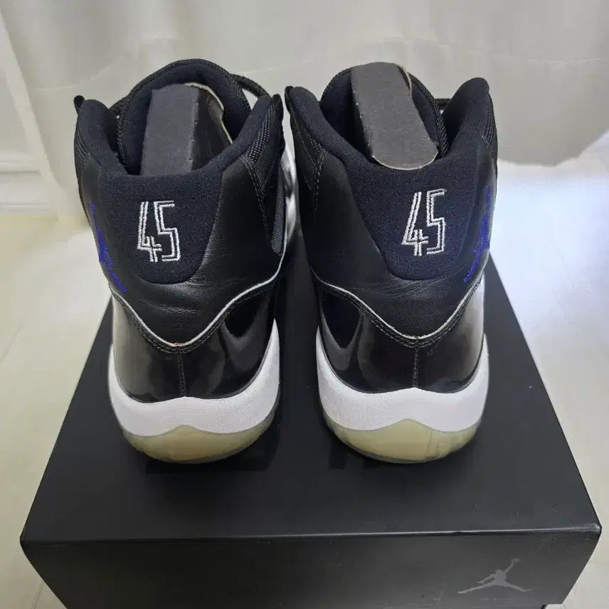 [BUNJANG] Nike Air Jordan 11 Space Jam Sneakers / 나이키 에어조던11 스페이스잼 300사이즈