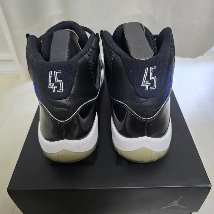 [BUNJANG] Nike Air Jordan 11 Space Jam Sneakers / 나이키 에어조던11 스페이스잼 300사이즈