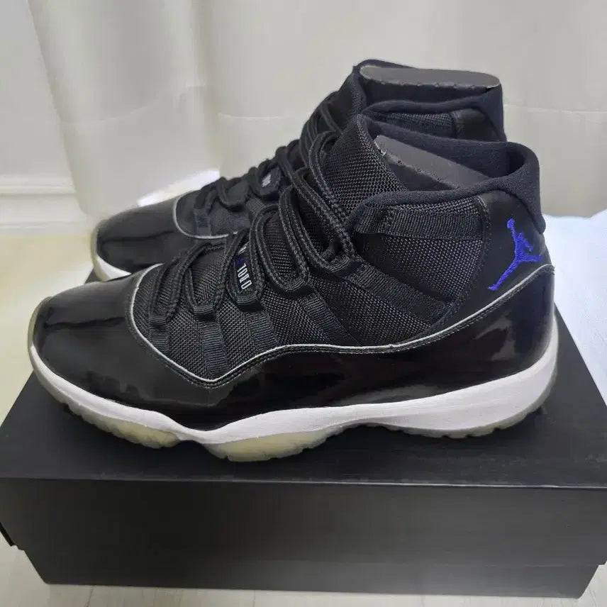 [BUNJANG] Nike Air Jordan 11 Space Jam Sneakers / 나이키 에어조던11 스페이스잼 300사이즈