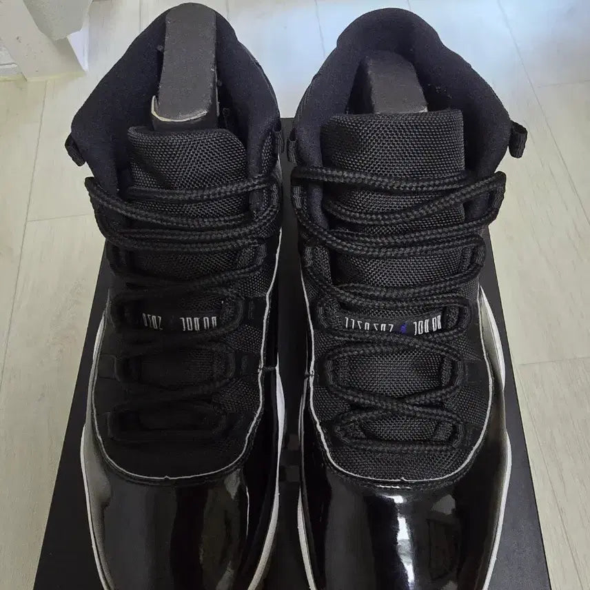 [BUNJANG] Nike Air Jordan 11 Space Jam Sneakers / 나이키 에어조던11 스페이스잼 300사이즈