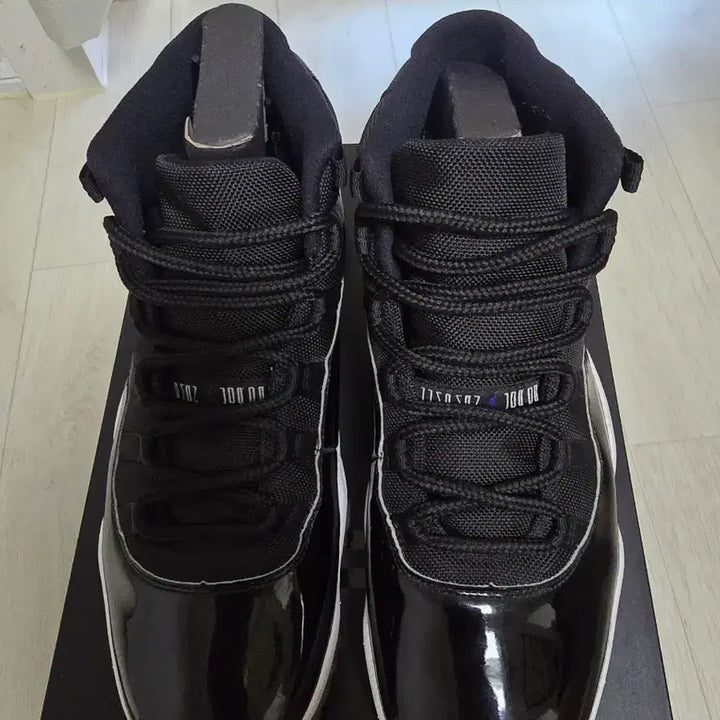 [BUNJANG] Nike Air Jordan 11 Space Jam Sneakers / 나이키 에어조던11 스페이스잼 300사이즈